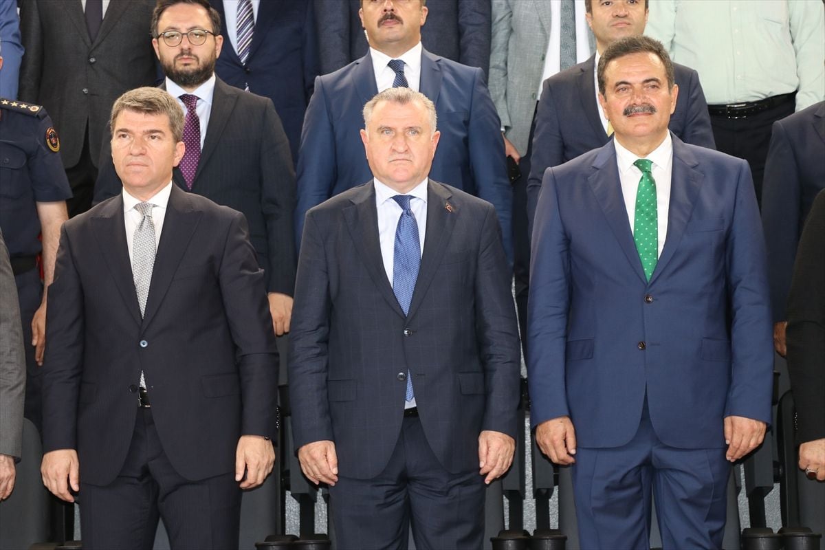 Bakan Bak: Spor tesisleri ile bağımlılıkla mücadele