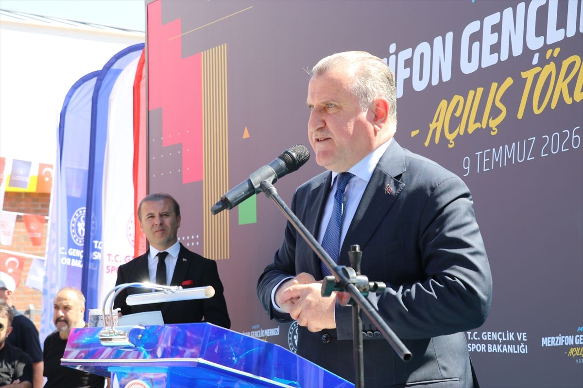 Bakan Bak: Türkiye spor tesisi devrimi yaşıyor