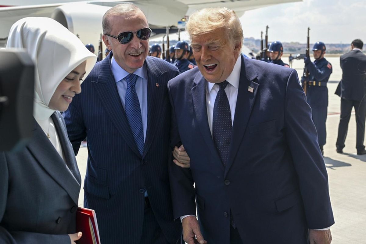 Cumhurbaşkanı Recep Tayyip Erdoğan ve ABD Başkanı Donald Trump'ın 36. NATO Liderler Zirvesi'nde bir araya geldiği bir fotoğraf.