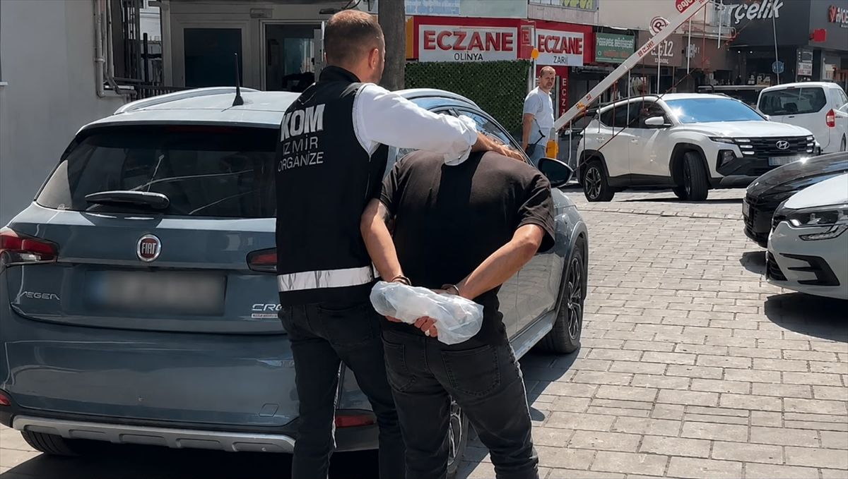 İzmir'de iş yerinin kurşunlanmasıyla ilgili 2 zanlı tutuklandı
