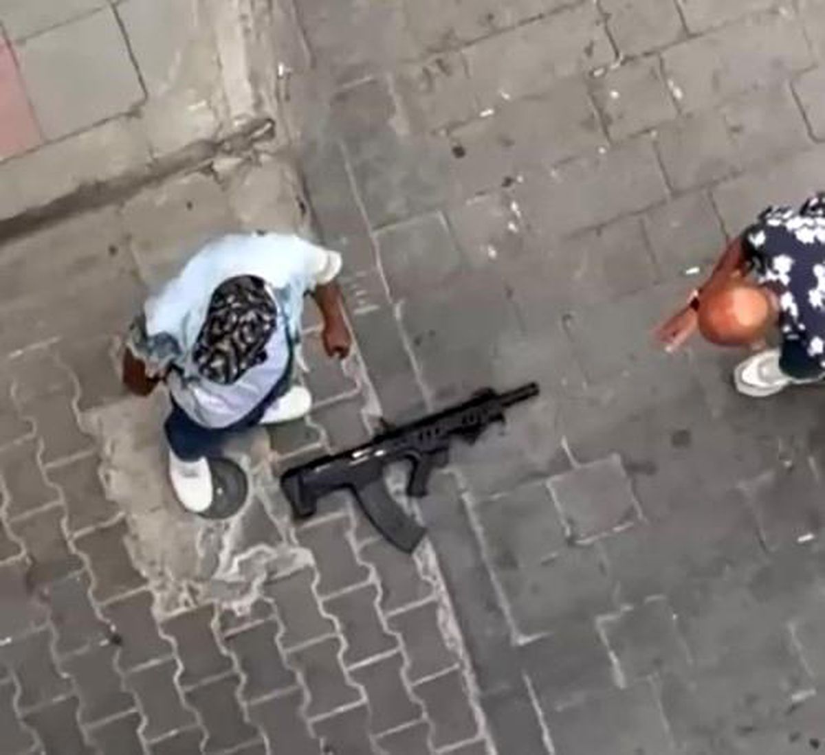 İzmir'de sokak ortasında tüfekle dehşet saçan şehir magandaları kıskıvrak yakalandı