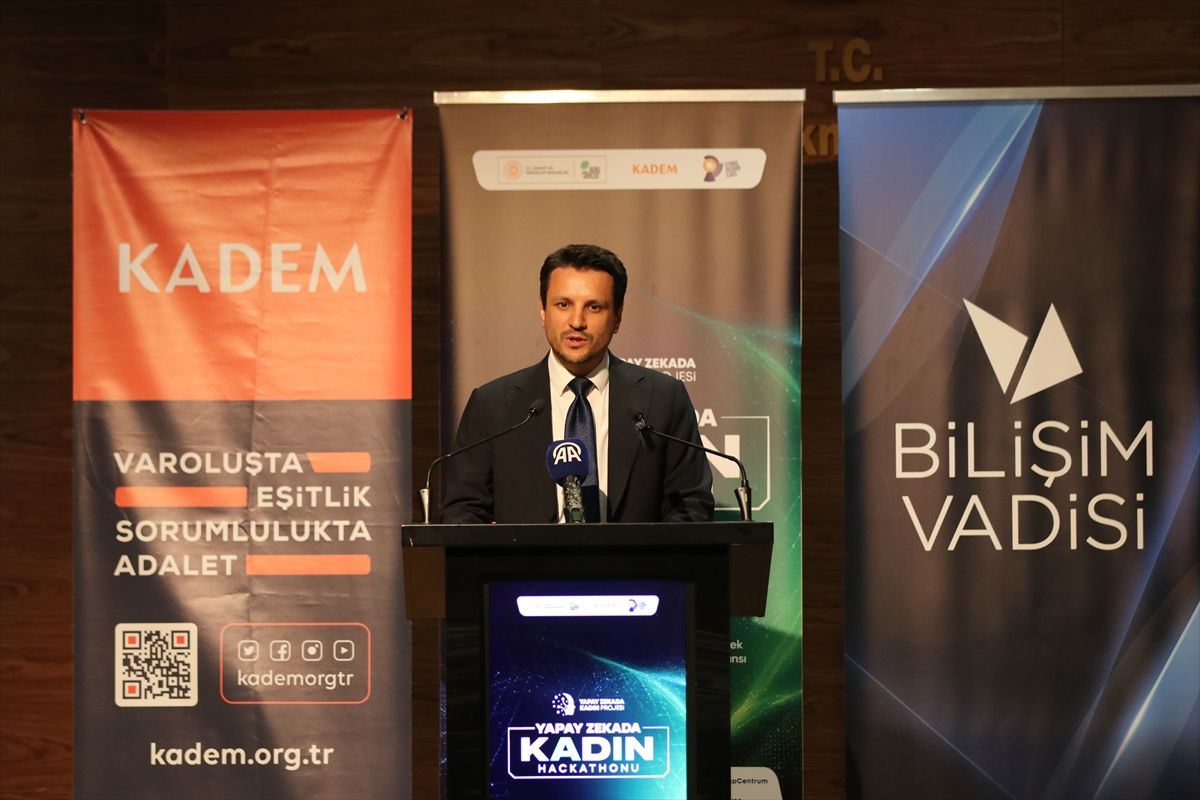 Kadınlar Yapay Zeka Hackathonu'nda Yarıştı