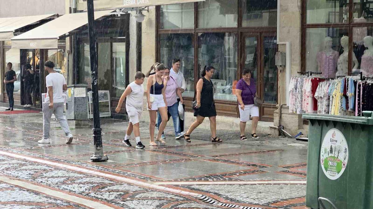 Kırklareli ve Edirne'de sağanak hayatı olumsuz etkiledi
