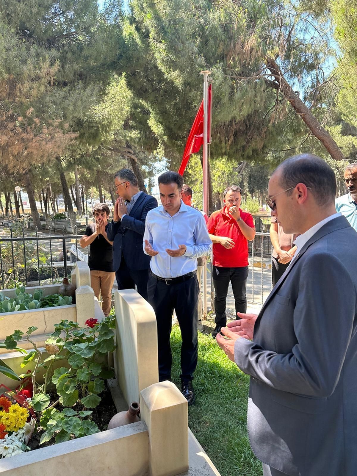 Eski Başsavcı Alper mezarda anıldı
