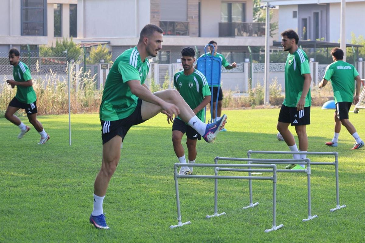 Muğlaspor'da 13 imza, yeni sezon hazırlıkları başladı