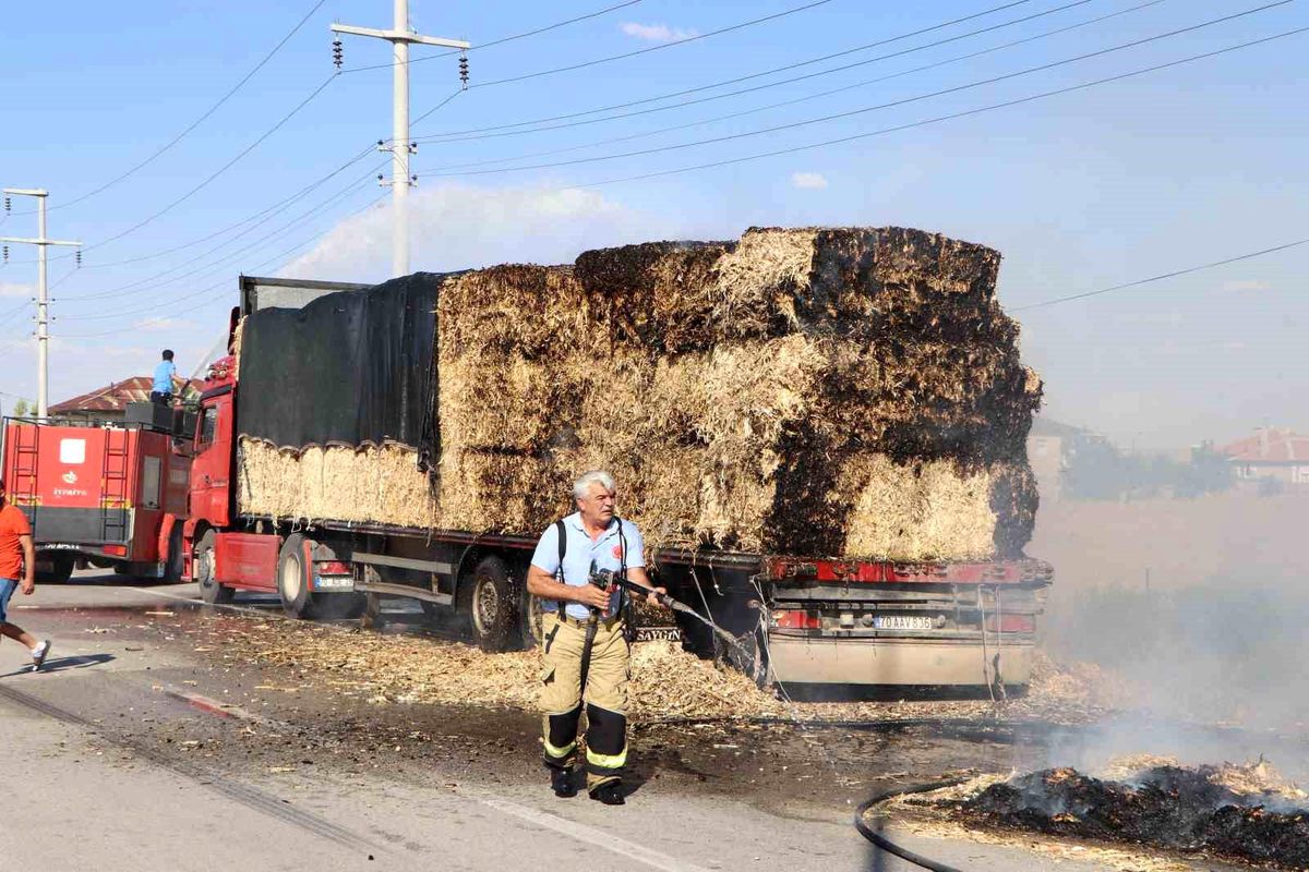 Karaman'da Saman Yüklü Tırda Yangın