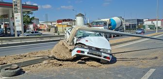 Samsun'da aydınlatma direğine çarpan otomobilin sürücüsü yaralandı