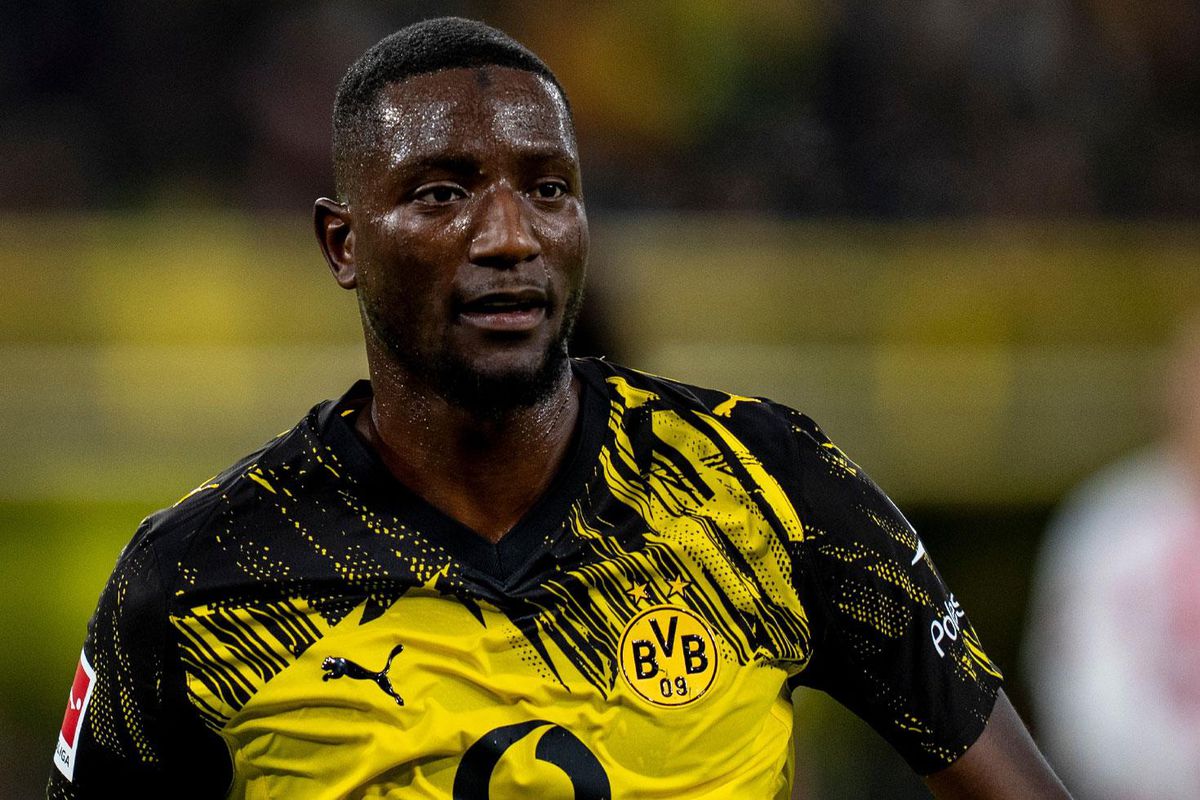 Serhou Guirassy Borussia Dortmund formasıyla maça hazırlanıyor.