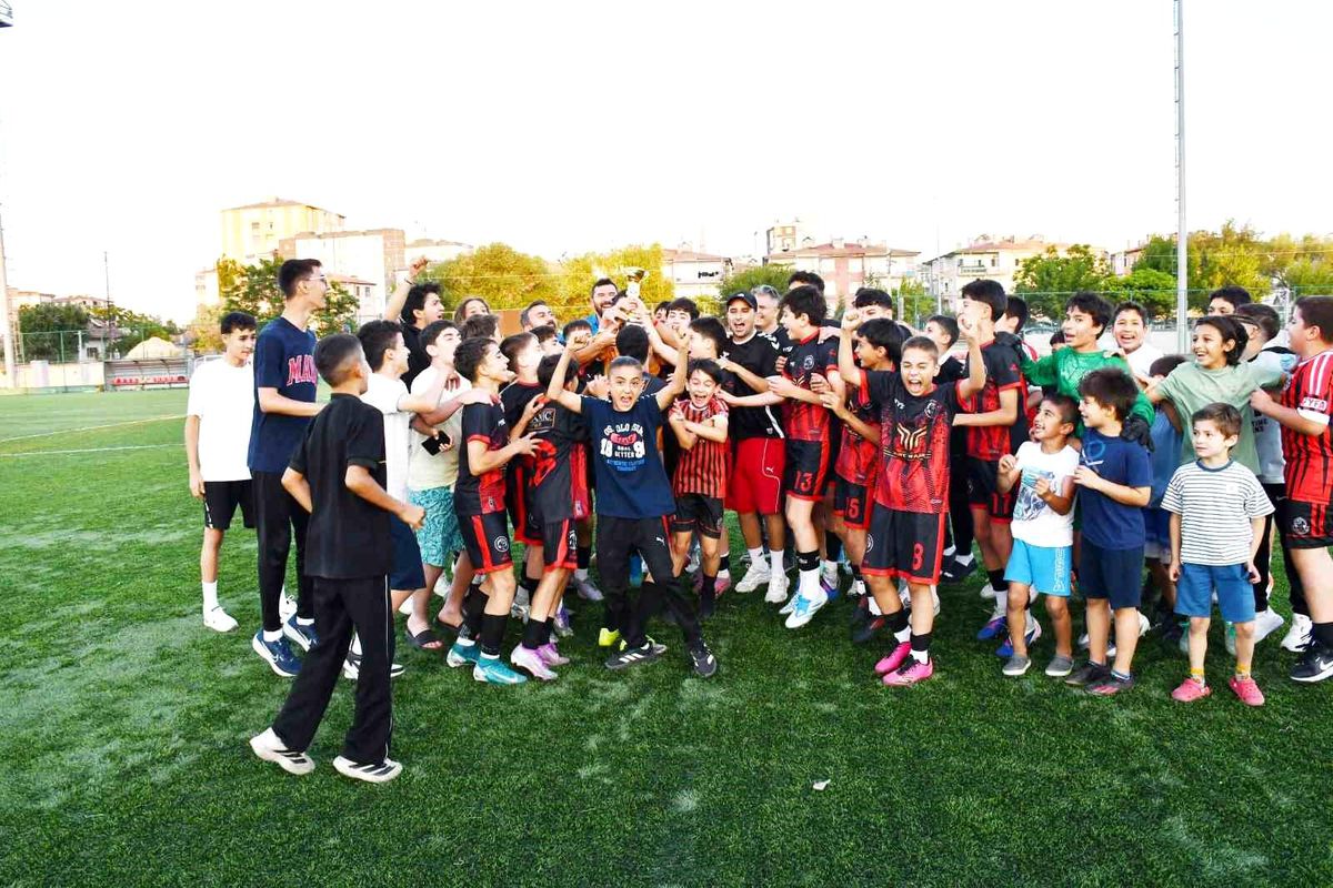 U13 Liginde şampiyon Fatih Yurt SK oldu