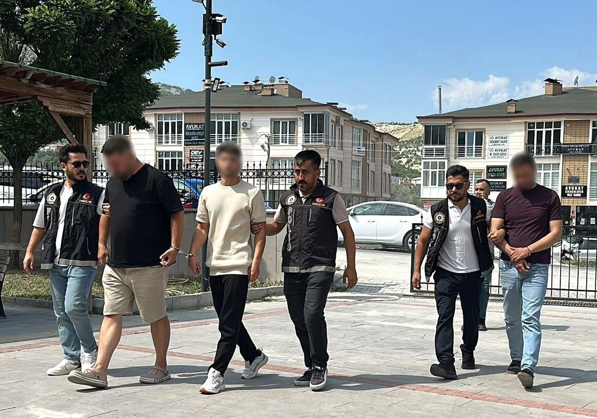 Uyuşturucu kullanmaktan öğretmenlikten ihraç edilen şahıs bu kez uyuşturucu ticaretinden tutuklandı
