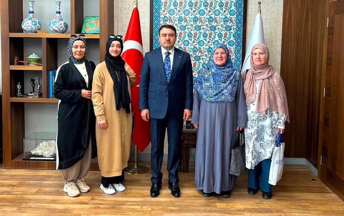 Vali Musa Işın, 'Manevi Yönüyle Kütahya' kitabının hazırlayıcılarını ağırladı