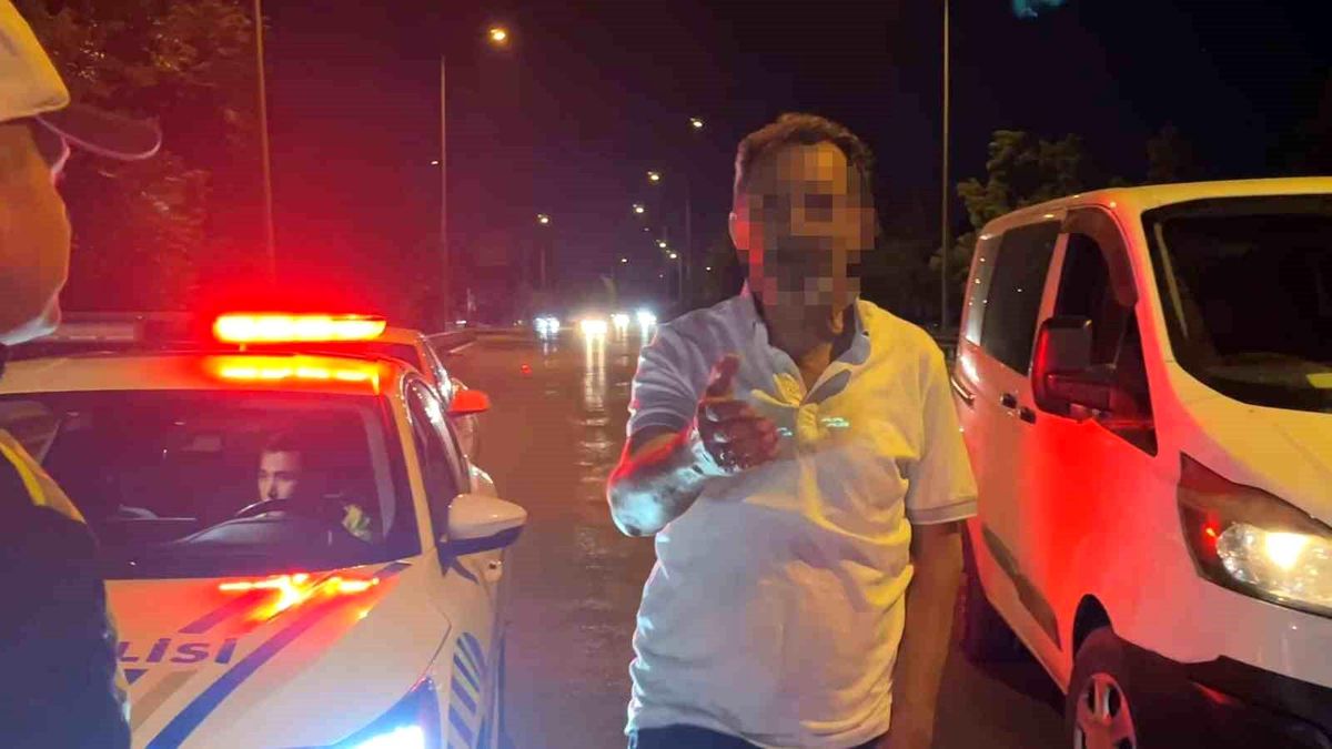'Yazıklar olsun' dedi, basın mensubuna tükürdü