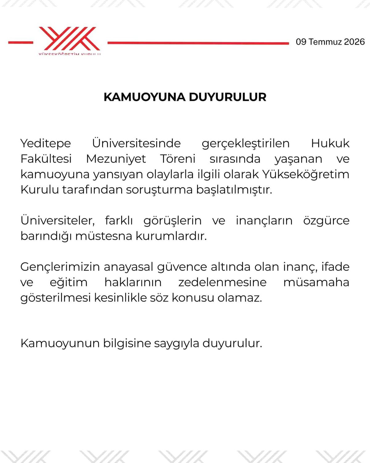 YÖK logosu ve Yeditepe Üniversitesi kampüsünü temsil eden bir görsel.