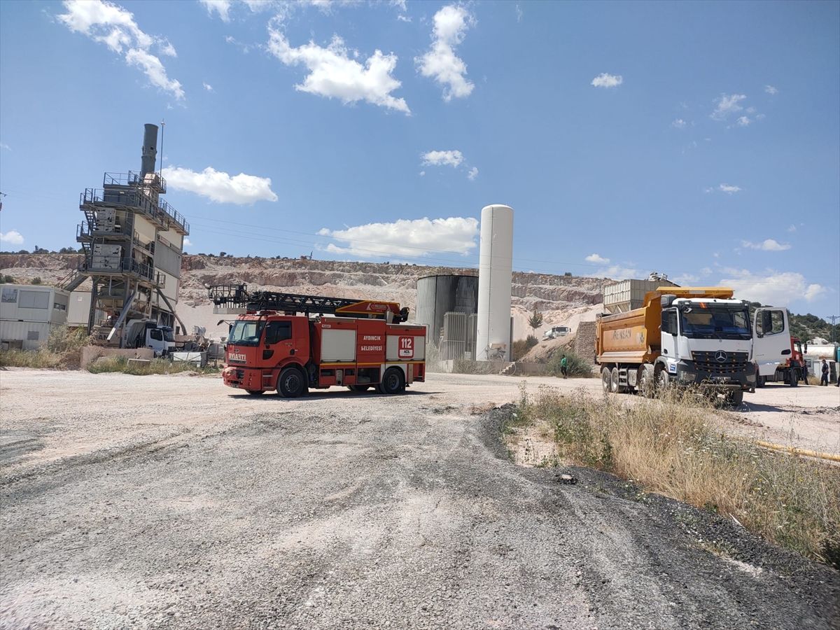 Yozgat'ta asfalt plentindeki yangın söndürüldü