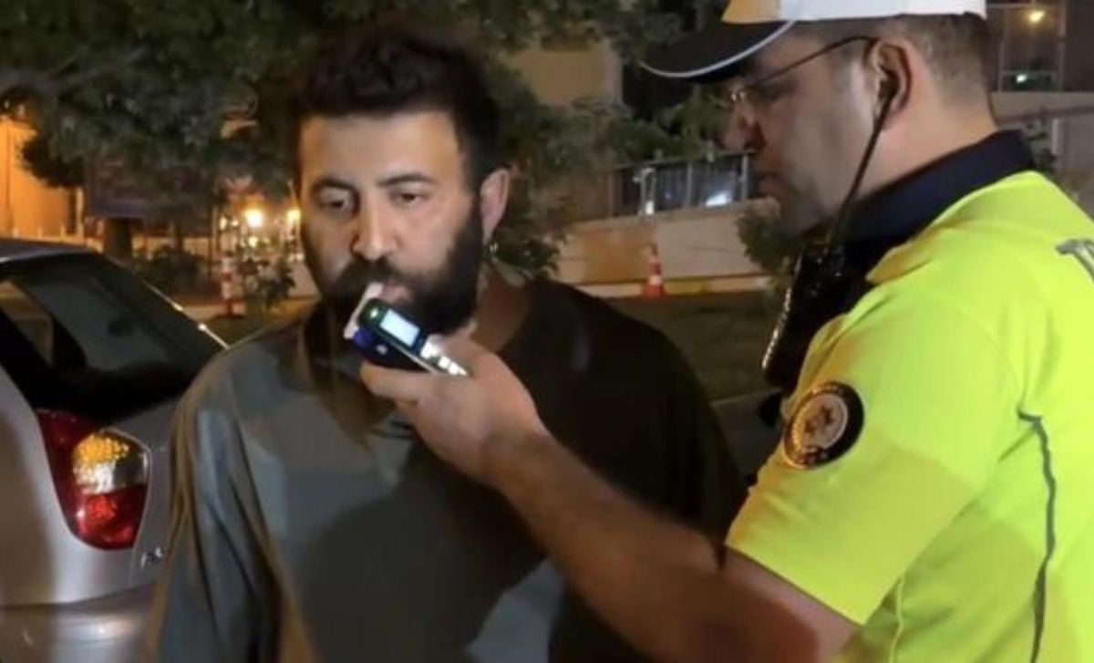 Alkol çıkmayınca bakın ne yaptı: Sürücünün o halleri kamerada