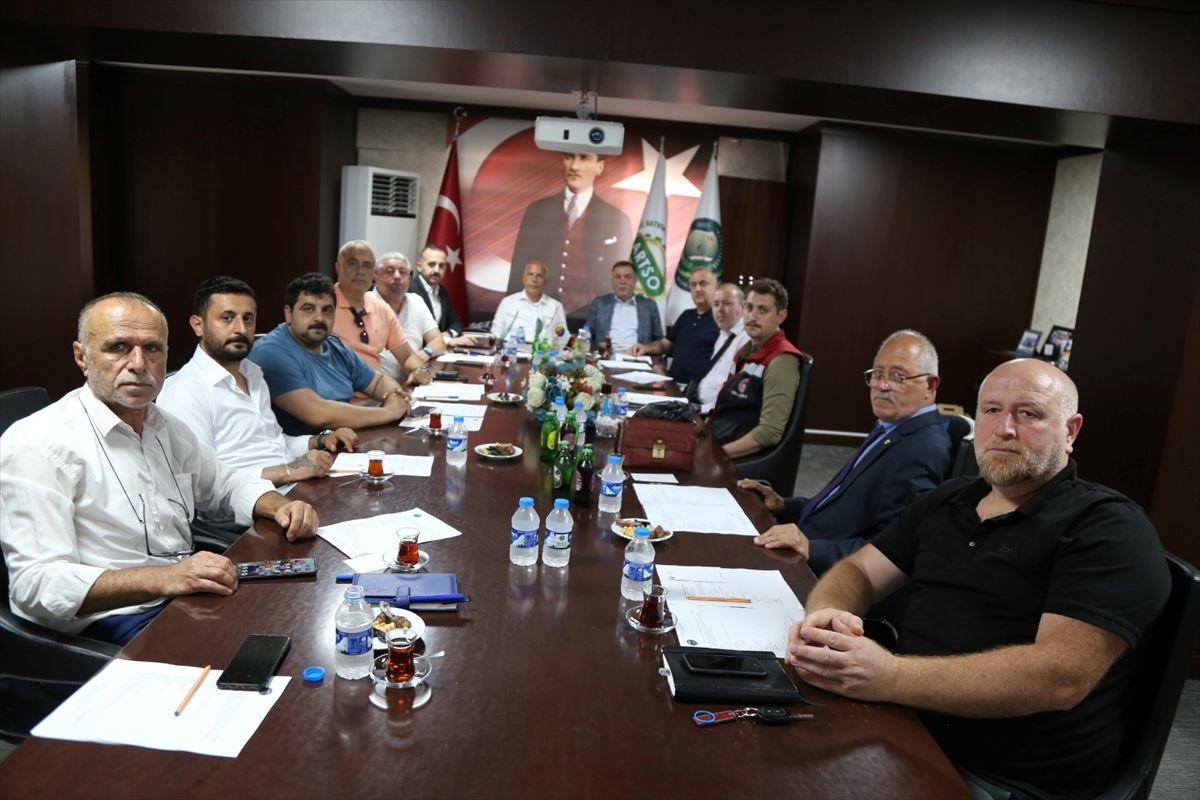 Artvin'de yeni sezon bal fiyatları belirlendiği toplantıdan genel bir görüntü.