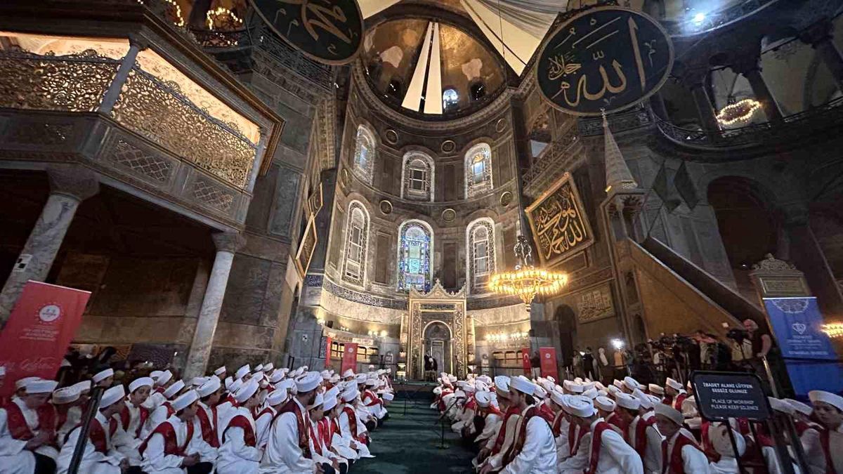 Ayasofya'da 253 şehit için 253 hafızla hatim duası