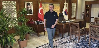 Belediye başkanı makam odasının balkonundaki güvercin ailesine sahip çıktı