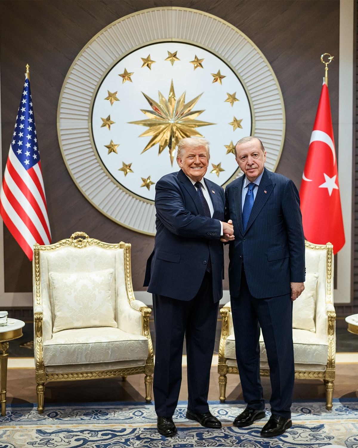 Beyaz Saray, Trump ve Erdoğan'ın tokalaşma fotoğrafını paylaştı