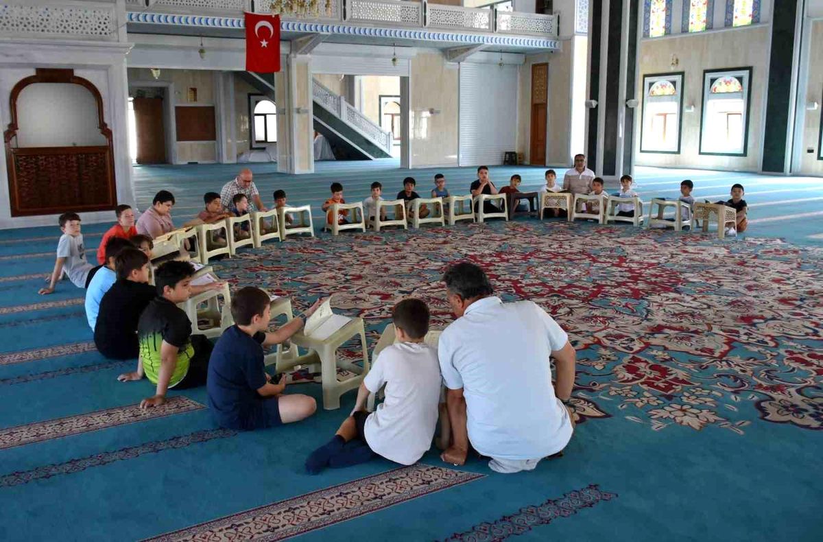 Bilecik'te camiler yaz Kur'an kurslarıyla şenlendi