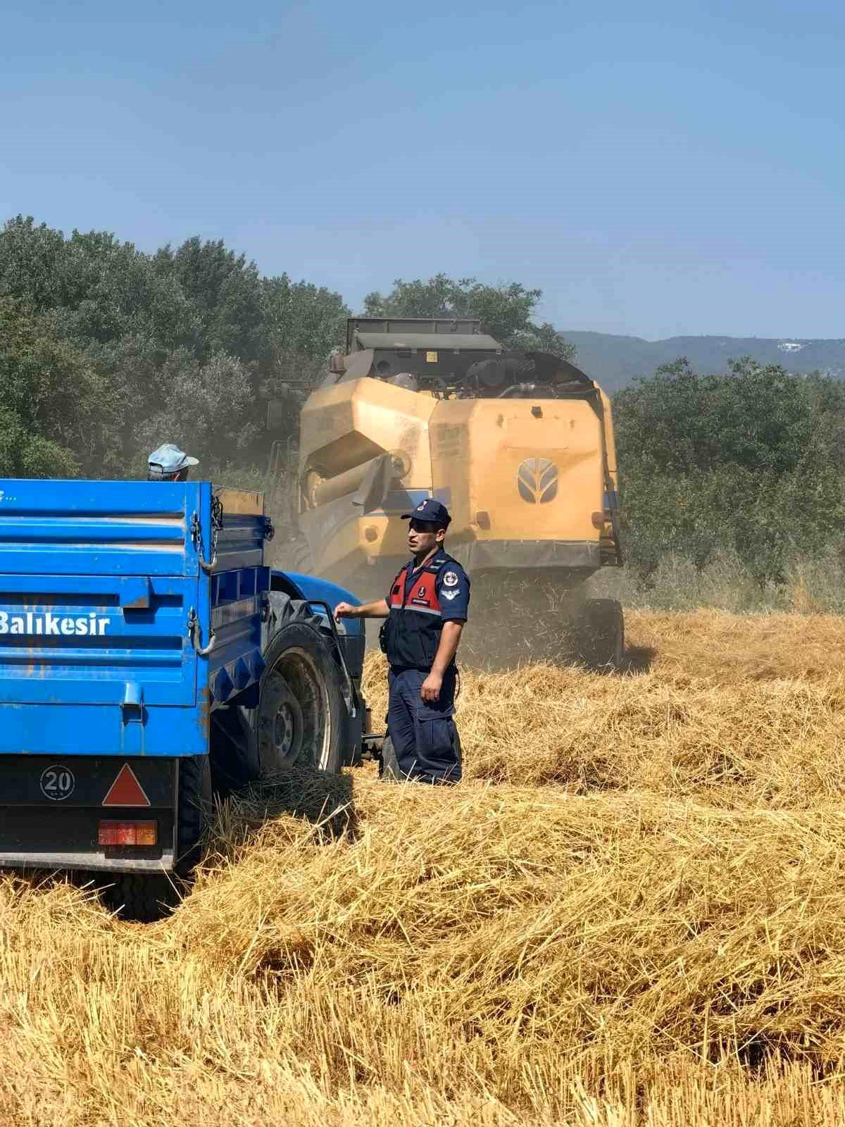 Bilecik'in Gölpazarı ilçesinde ormanlık alanda çıkan yangın.