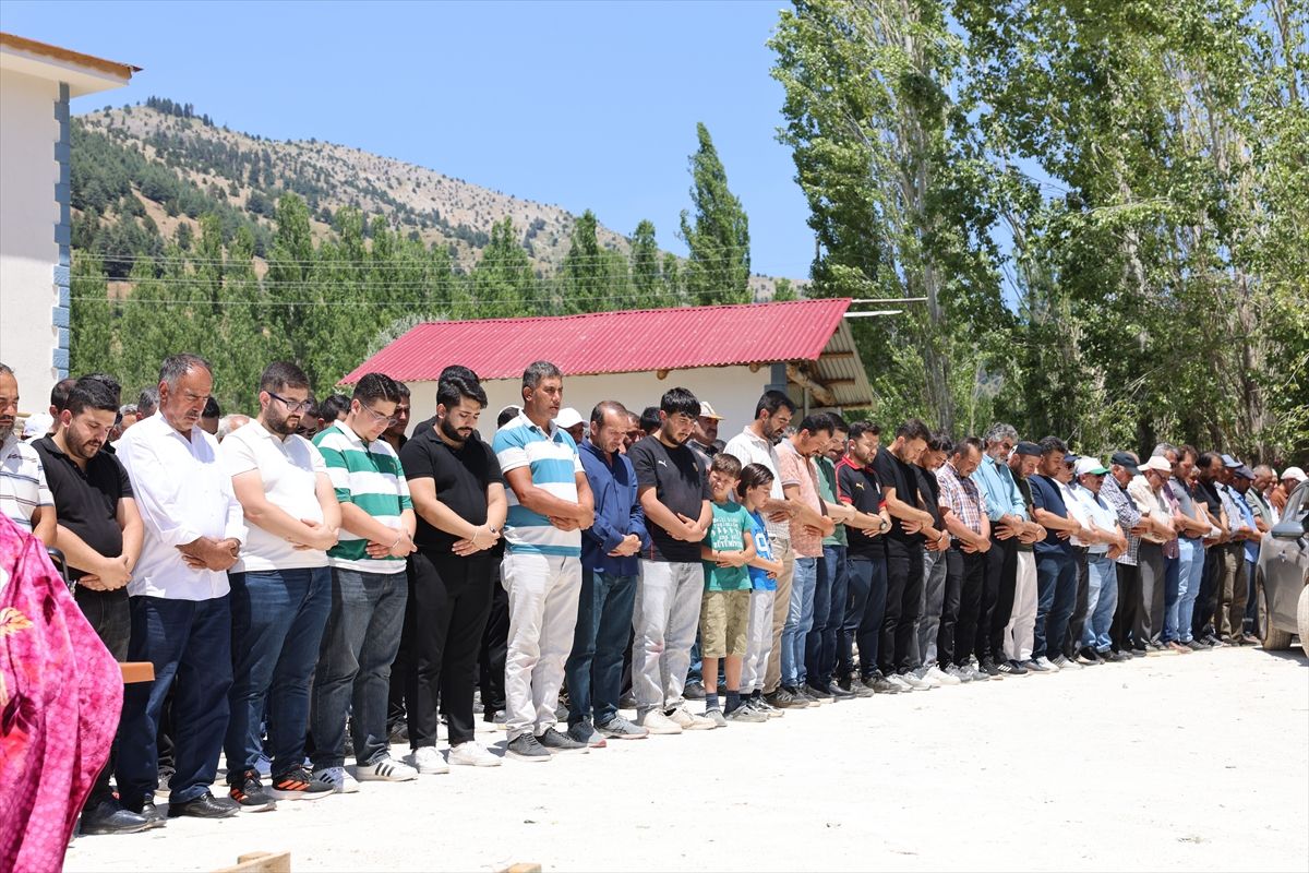Bolu'daki otobüs kazasında hayatını kaybeden kişi Kahramanmaraş'ta toprağa verildi