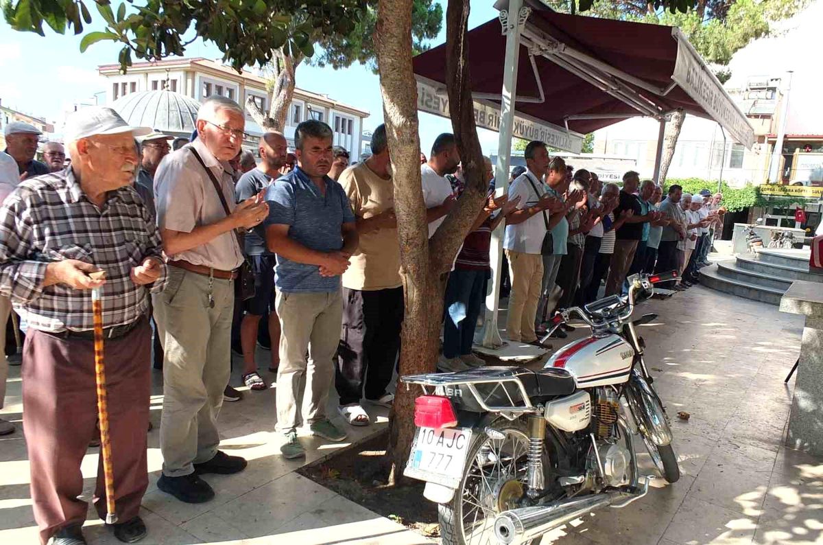 Burhaniye de emekli astsubay törenle toprağa verildi