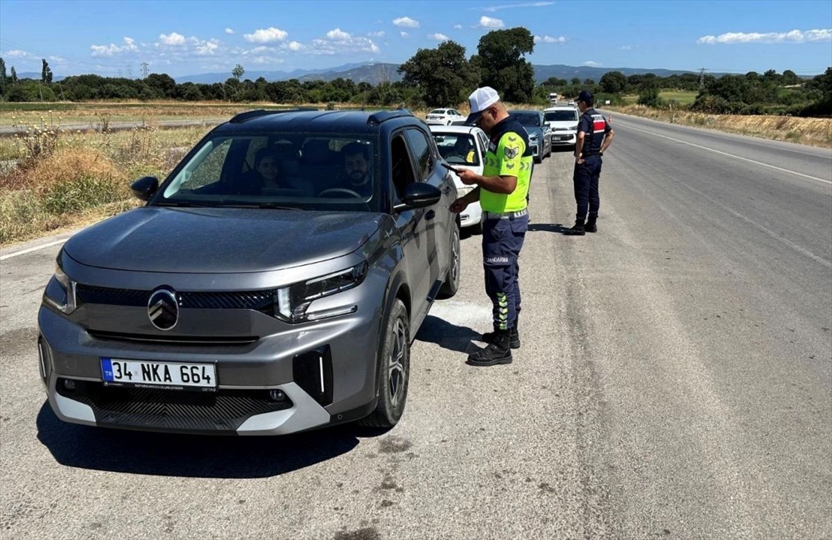 Çanakkale'deki denetimlerinde 17 araç trafikten men edildi
