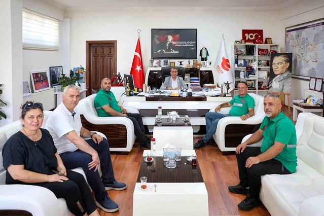 Efeler’de hayat kurtaran belediye personeline anlamlı ödül