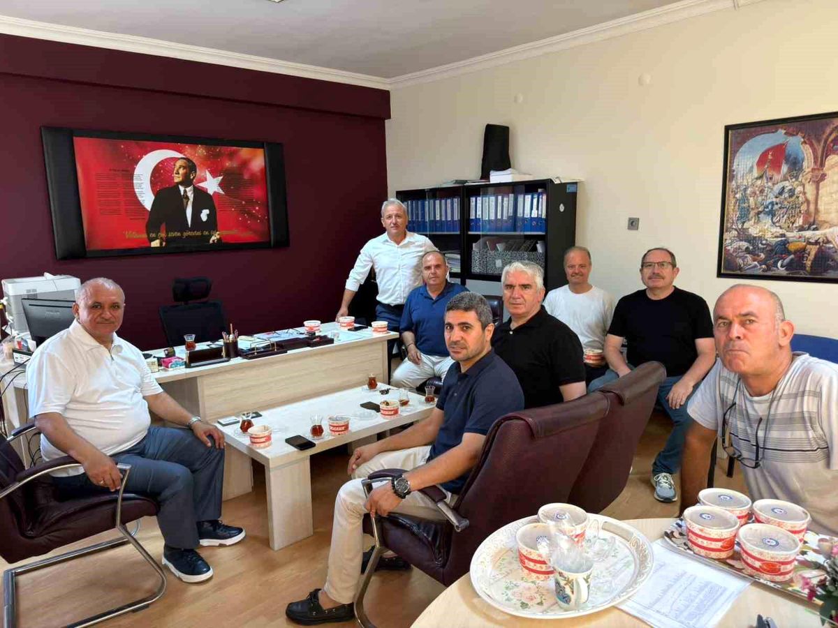 Eğitim Bir-Sen'den Geleneksel aşure ikramı