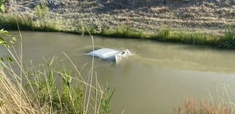 Erzincan'da sulama kanalına düşen otomobilin sürücüsü kurtarıldı