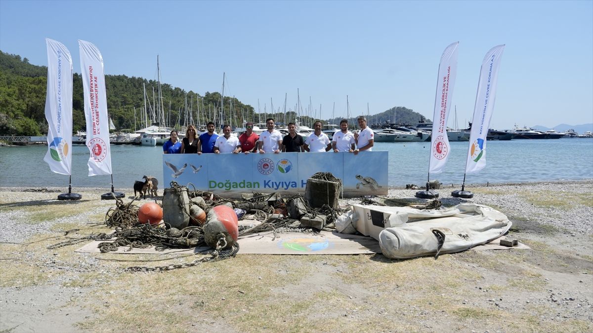 Fethiye'deki Göcek Halk Plajı'nda deniz dibi temizliği yapıldı