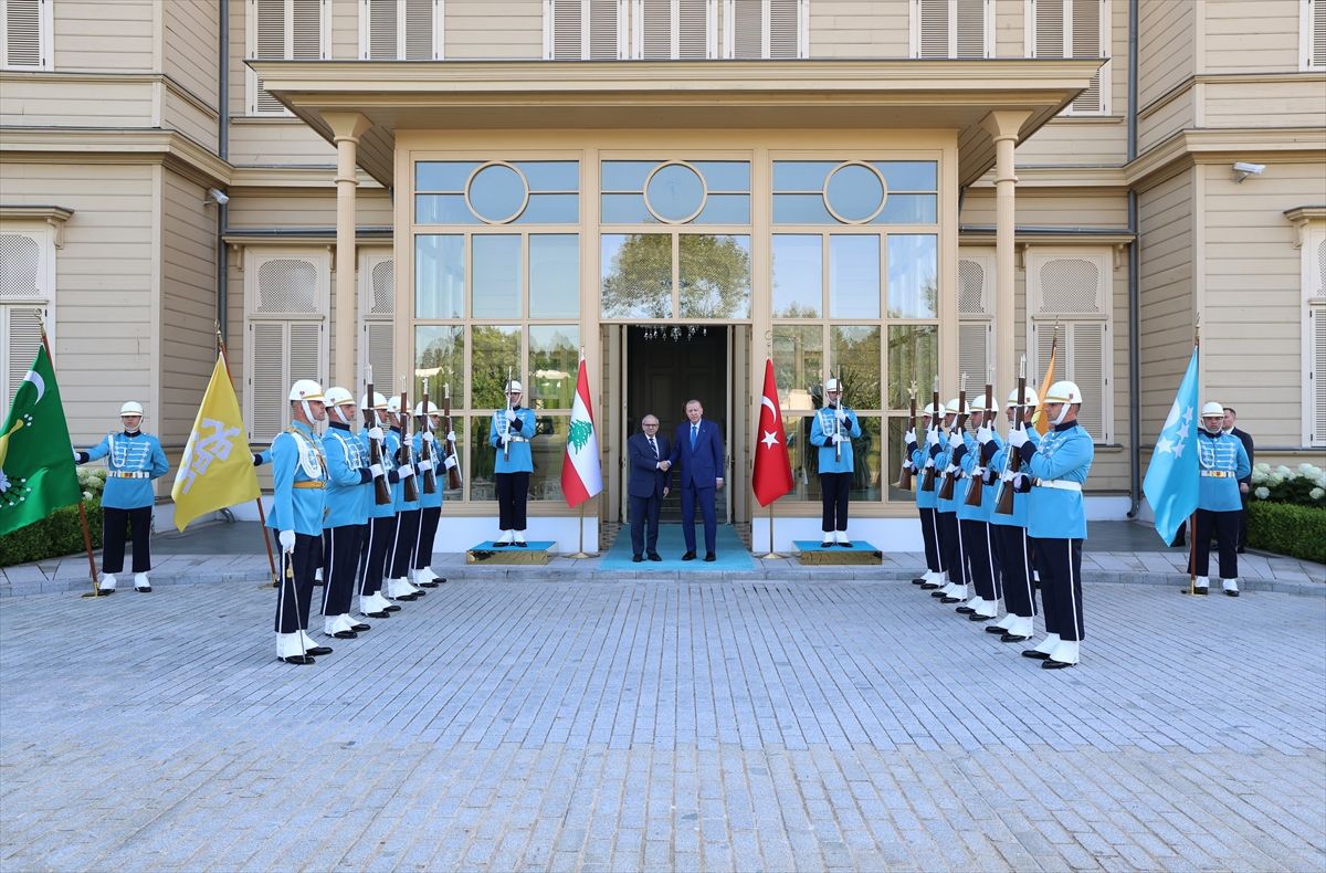 Cumhurbaşkanı Erdoğan ve Lübnan Başbakanı Nevvaf Selam Vahdettin Köşkü'nde görüşme yaparken çekilmiş fotoğraf.