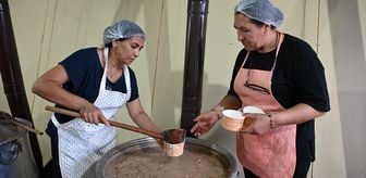 Kadirli'de vatandaşlara aşure ikramı yapıldı