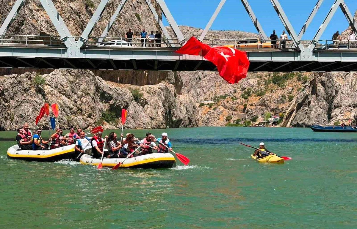 Kemaliye'de su sporları tutkunları Fırat'ta buluştu