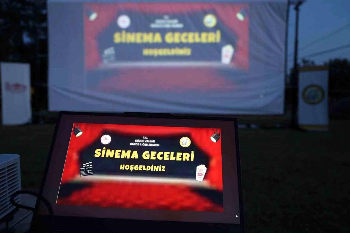 'Köyümde açık hava sinema gösterimi' Arabacı Köyü'nde devam edecek
