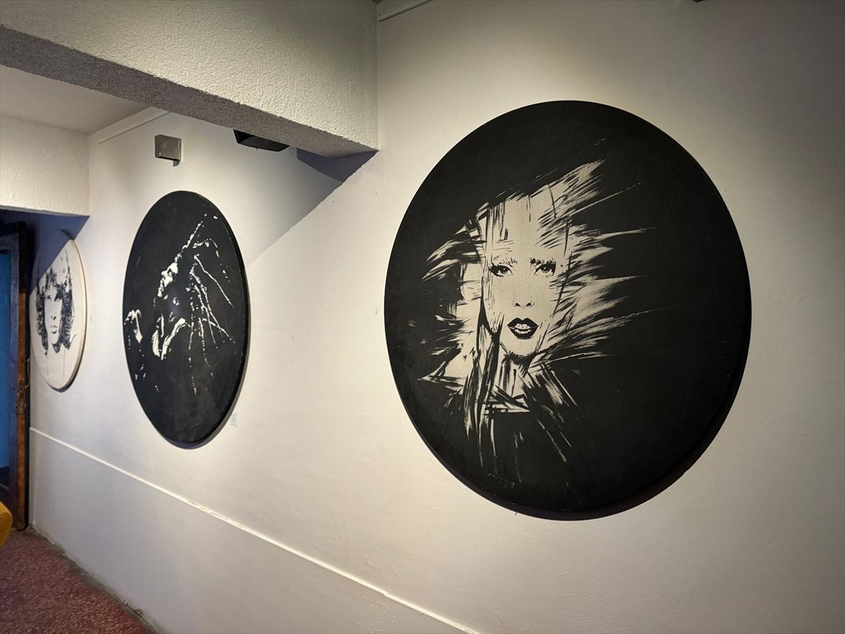 'Long Play Art Collection' sergisi müzikseverleri nostaljik bir yolculuğa çağırıyor