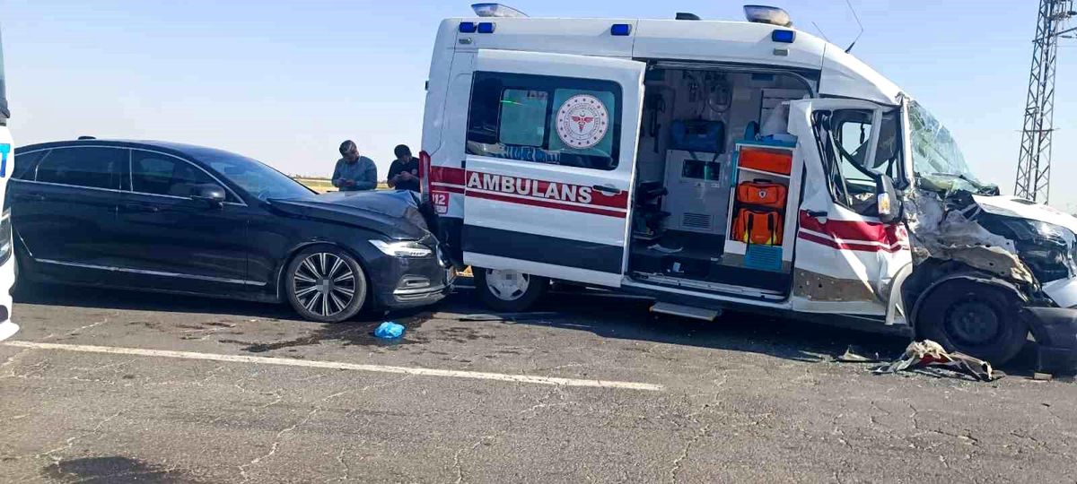 Mardin'de ambulans, tır ve otomobilin karıştığı kazada 3 kişi yaralandı