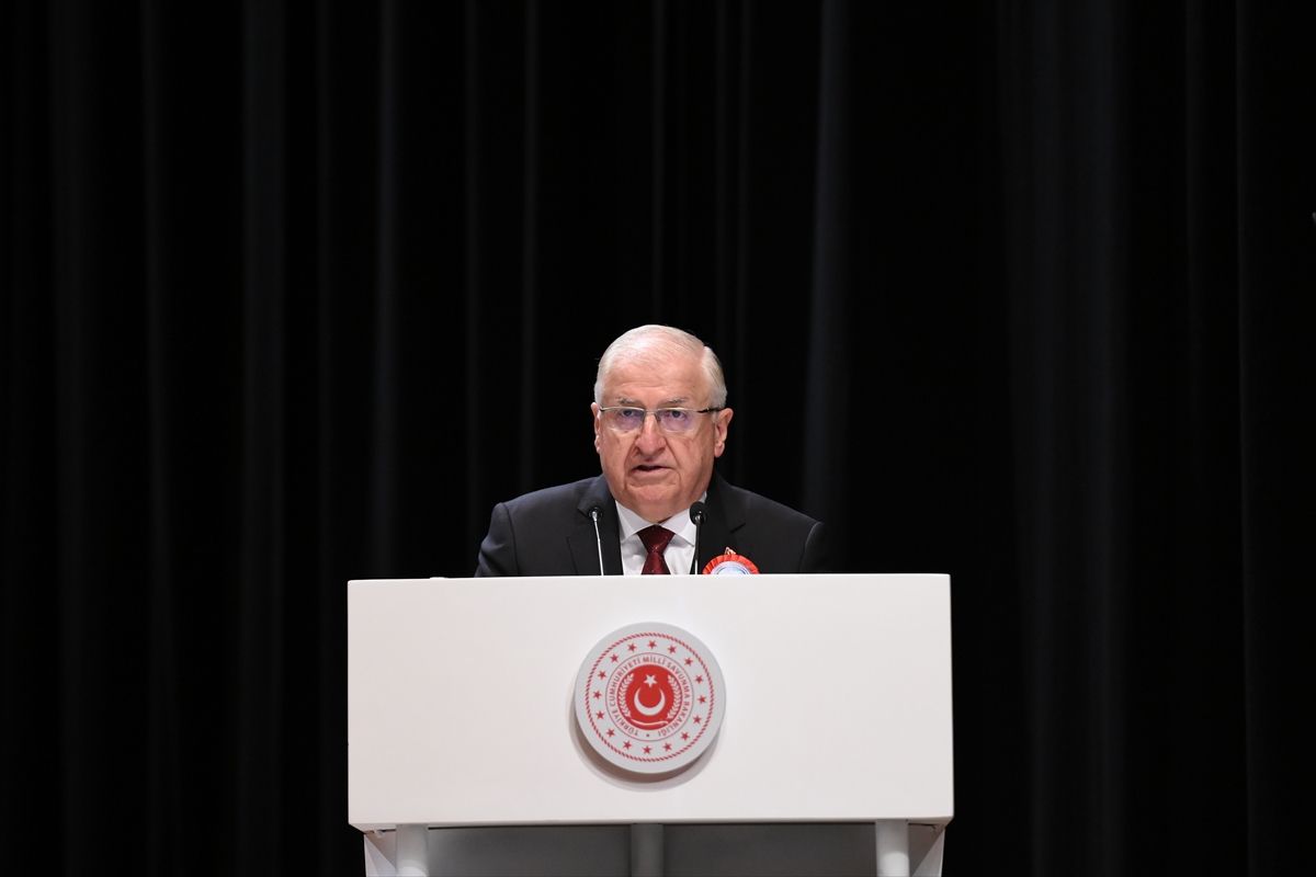 Milli Savunma Bakanı Yaşar Güler konuşma yaparken