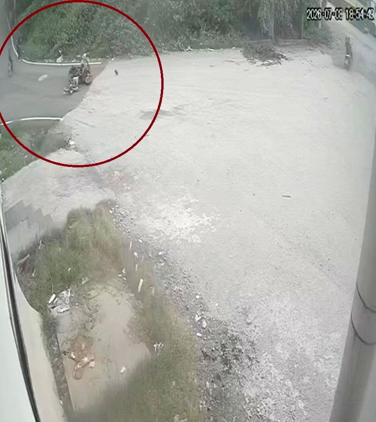 Motosiklet ve bisikletli çocuğun çarpıştığı anlar kamerada