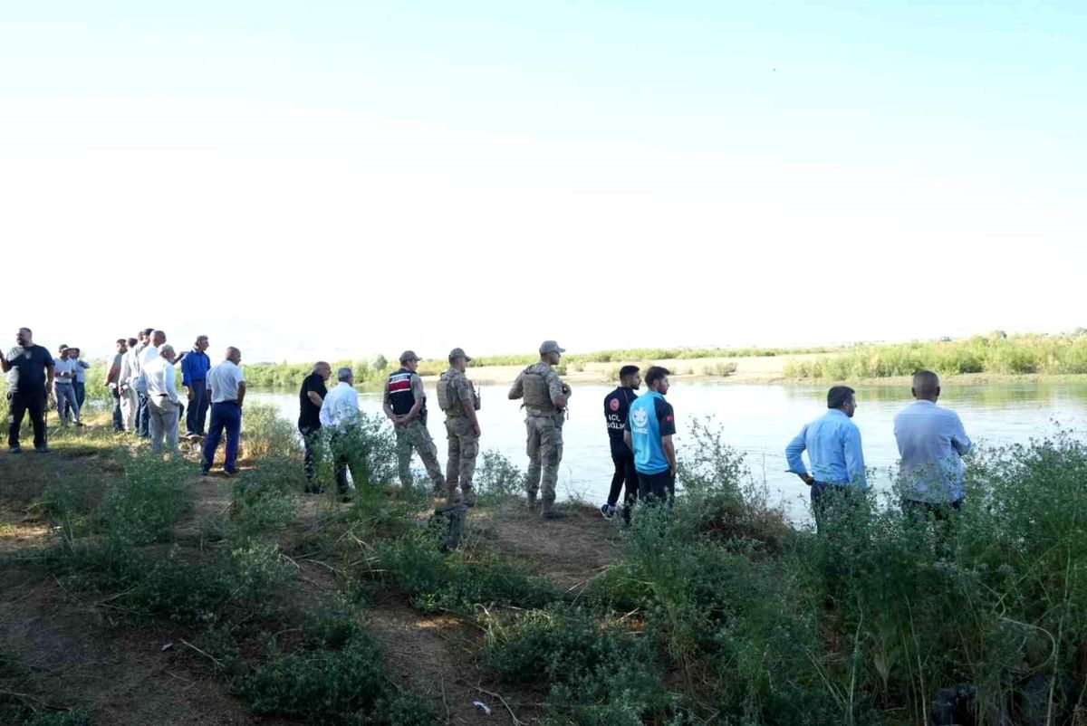 Muş'ta nehre düşen 10 yaşındaki çocuk için arama çalışması başlatıldı