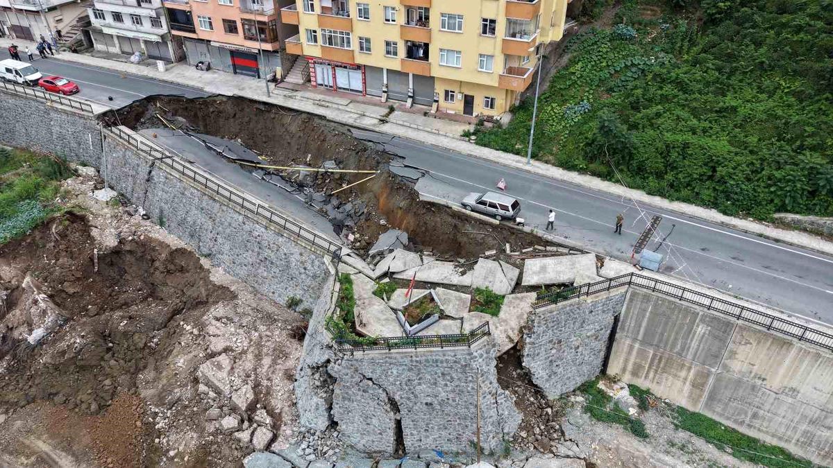 Rize'de inşaat alanında göçük: 2 bina tahliye edildi
