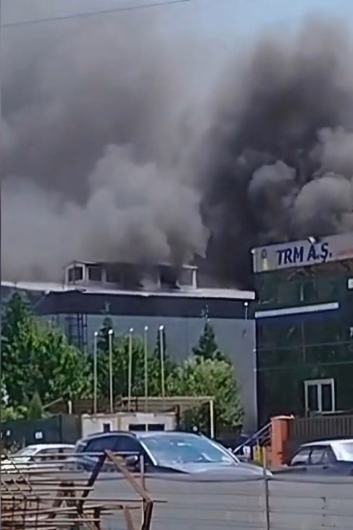 Sakarya'da Geri Dönüşüm Fabrikasında Yangın Çıktı