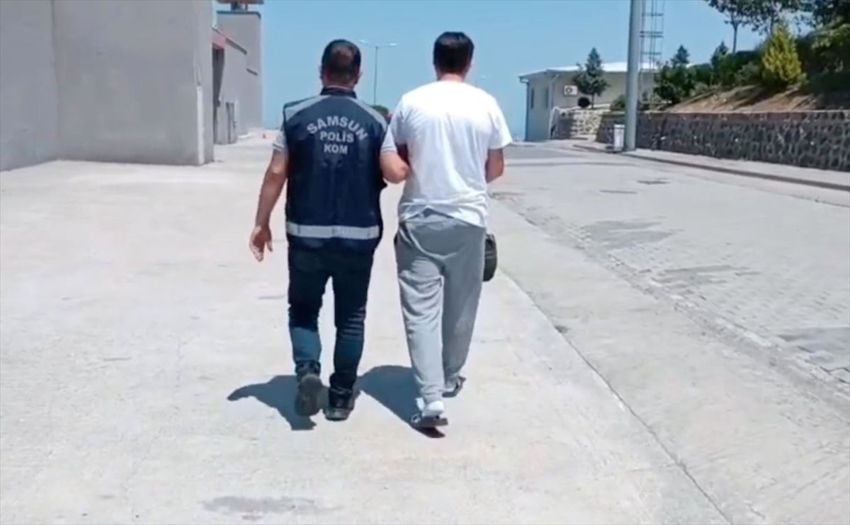 Samsun'da aracın döşemesinin altına gizlenmiş 47 ruhsatsız tabanca bulundu