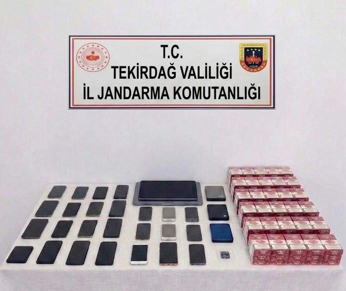 Tekirdağ merkezli yasa dışı bahis operasyonunda polis ekiplerinin çalışmaları.