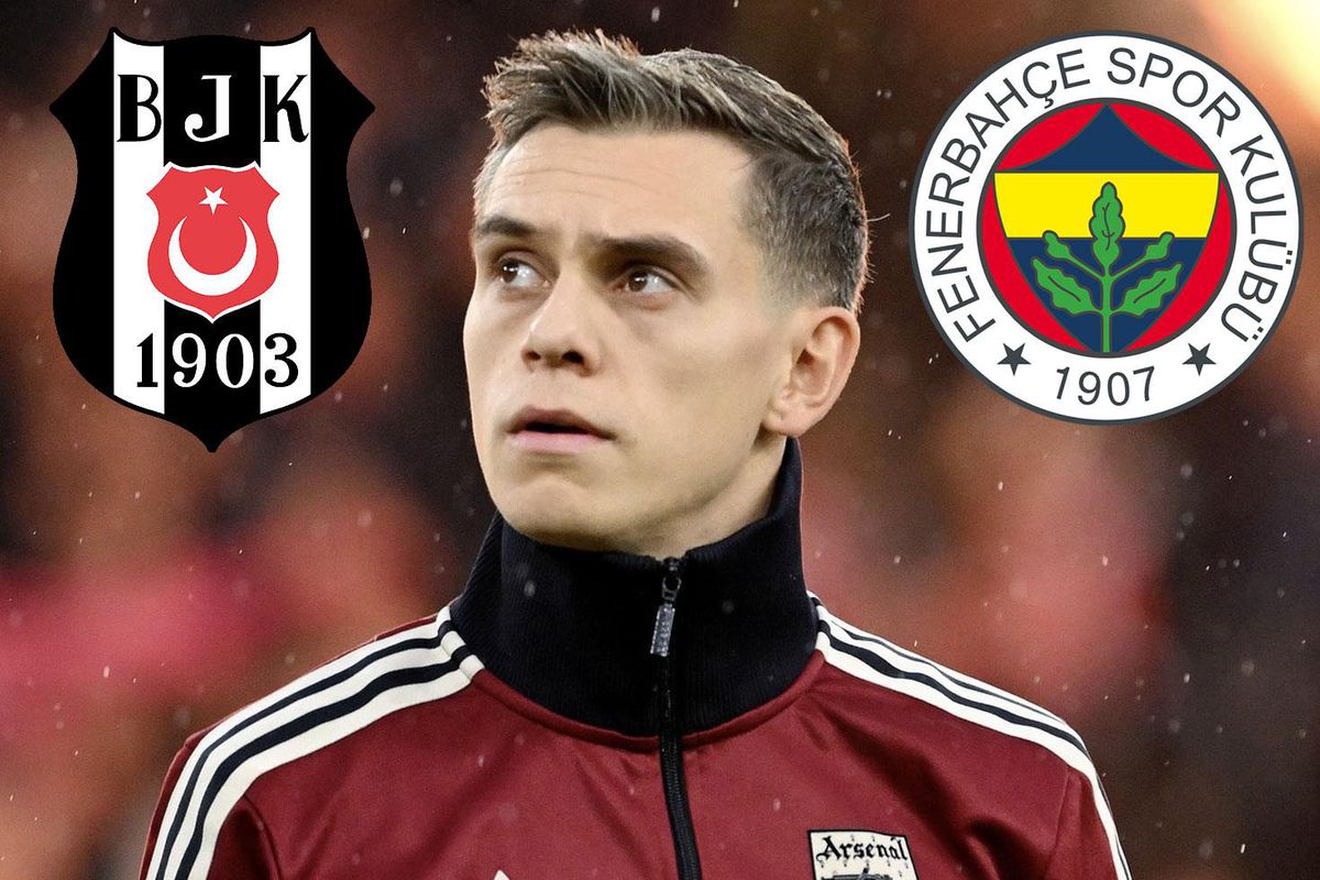 Leandro Trossard futbol sahasında top ile