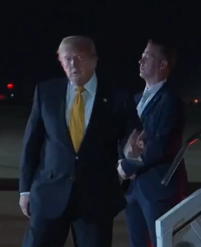 Trump's plane change draws attention