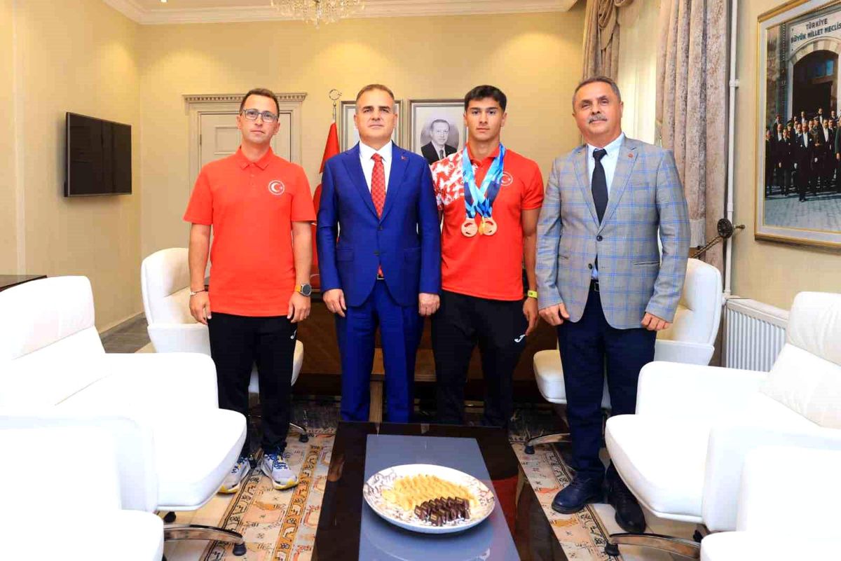 Vali Akbıyık Dünya şampiyonunu ağırladı