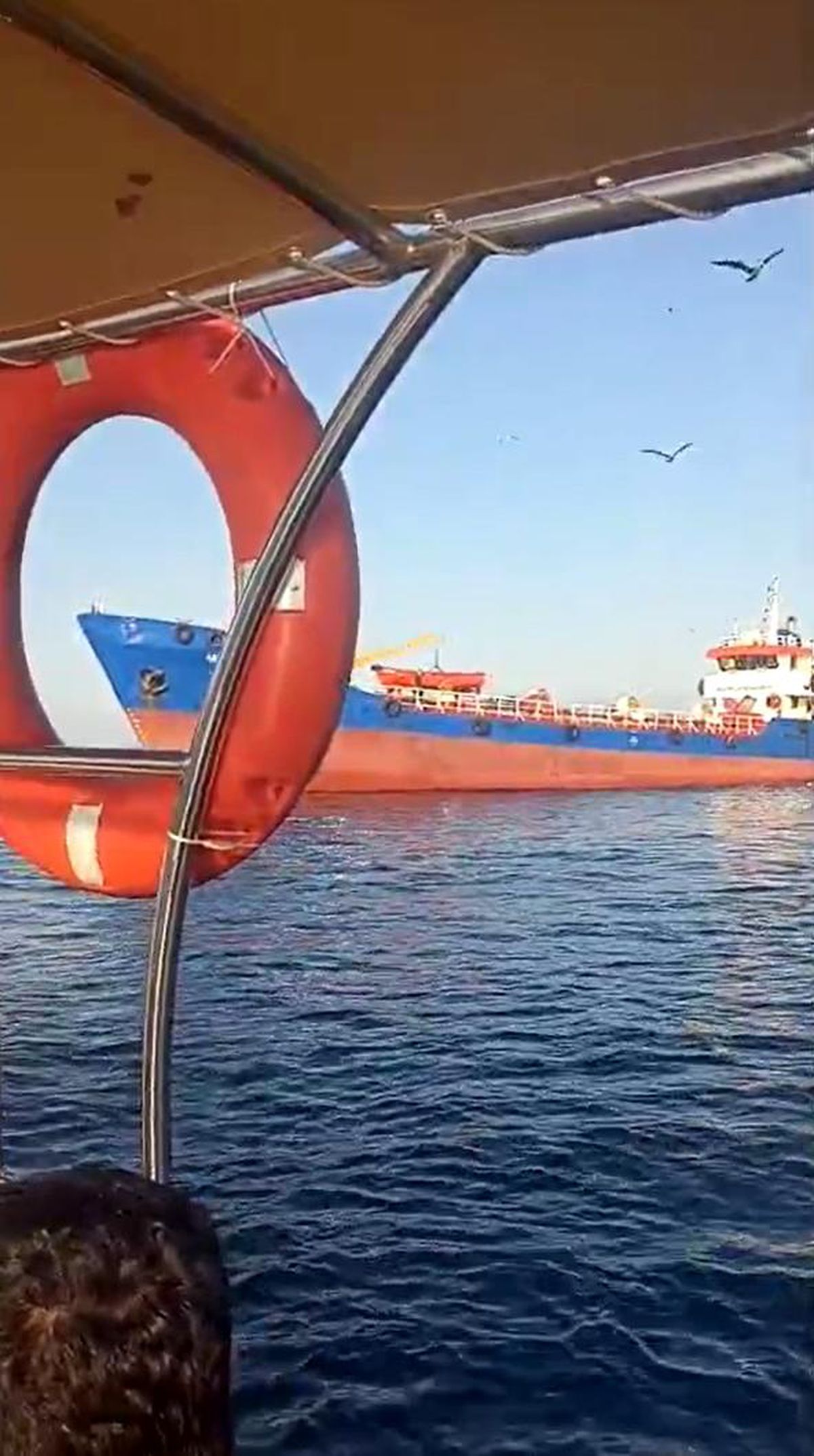 Yalova açıklarında su tankeri tekneye çarptı: 2 kişi denize atlayarak kurtuldu