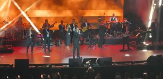 Yunan sanatçı Konstantinos Argiros Harbiye'de konser verdi